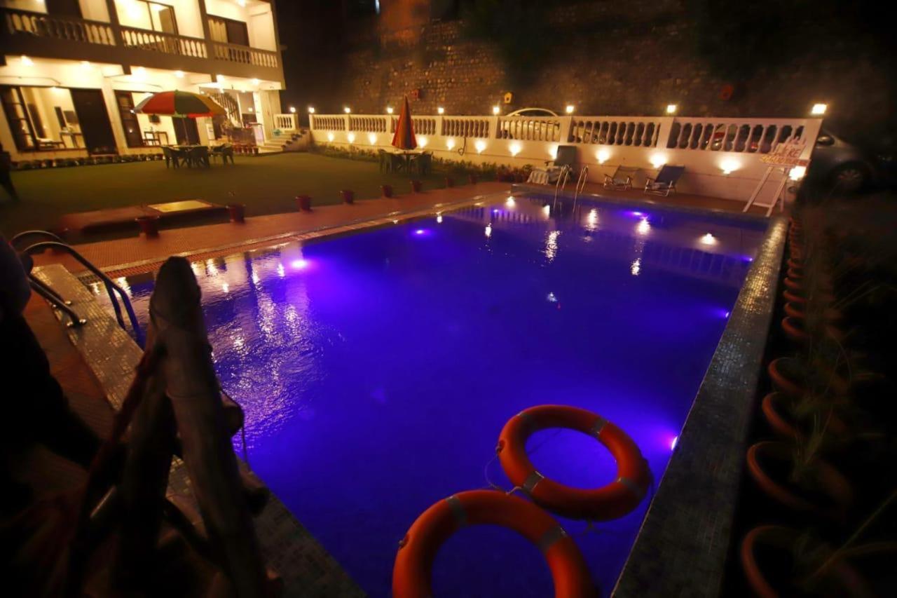 Rishikesh Grand Hotel Екстериор снимка