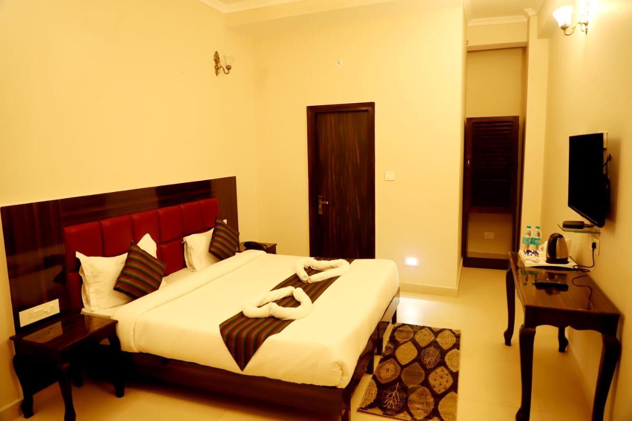 Rishikesh Grand Hotel Екстериор снимка
