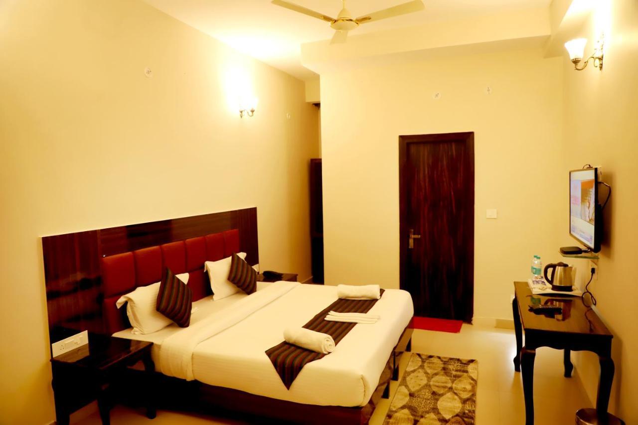 Rishikesh Grand Hotel Екстериор снимка
